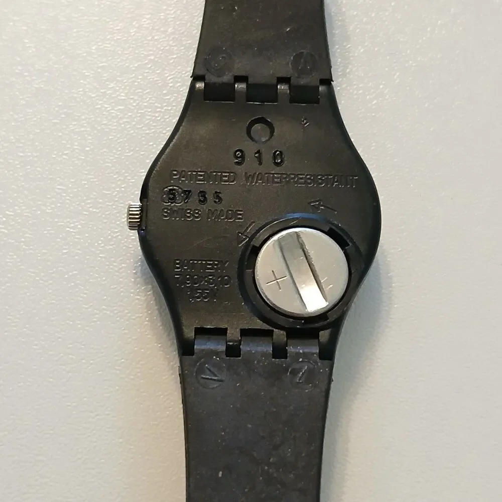 Vintage 90s Swatch Swiss Minimalist Black 25mm Ladies Quartz Watch AG 1997